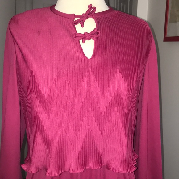 Vintage Pleat top dress with Tie front and Belt 😘 - Picture 2 of 8